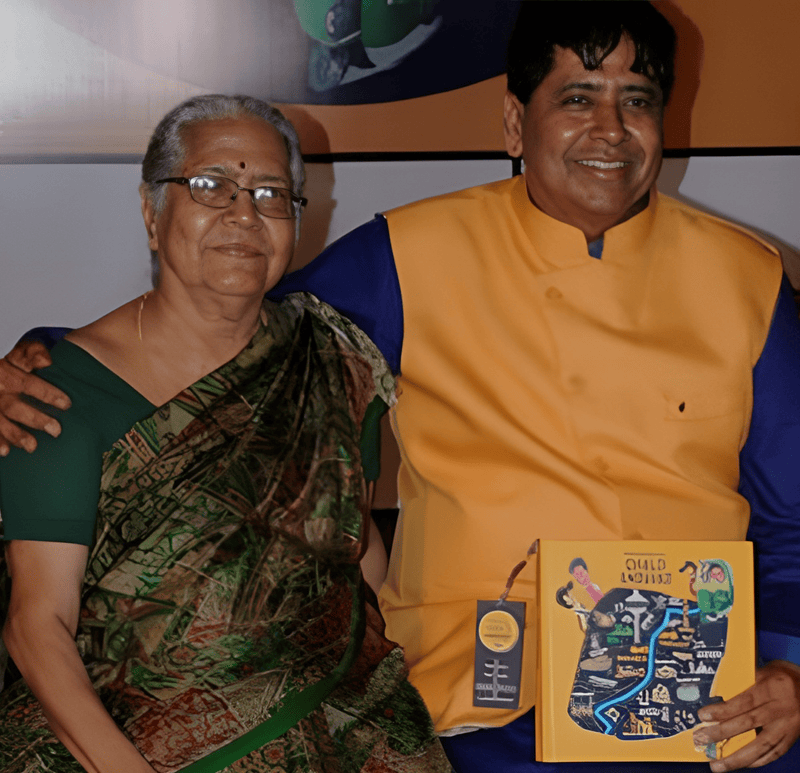 Jawahar B Dodani with his dear Mom Sushila Bhagwandas Dodani at the launch of Jawahar's first book<br />
"Chalo Amdavad"<br />
